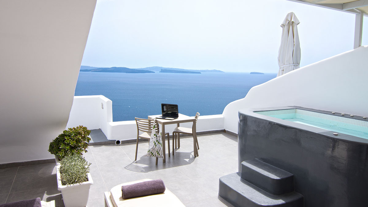 Pure Suite With Private Hot Tub & Caldera View